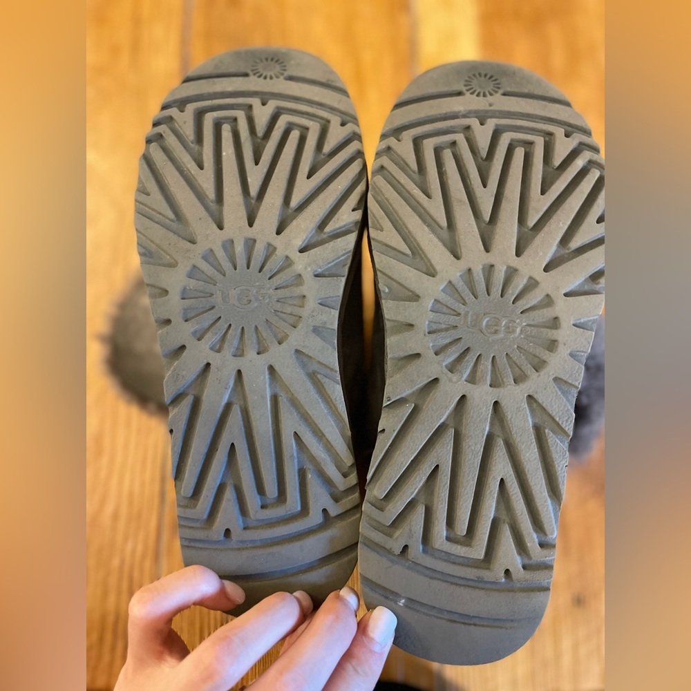 Bailey Button grey authentic uggs - Picture 6 of 7